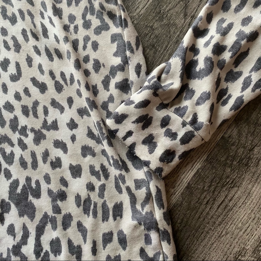 CHASER | cutout leopard pullover - Picture 5 of 6